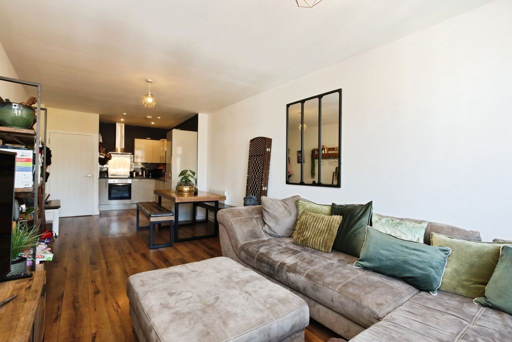 Property photo 2 of 20 Pbox-Img.Jpg