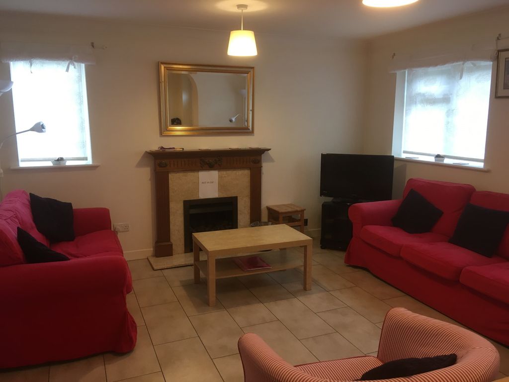Property photo 2 of 8 5
