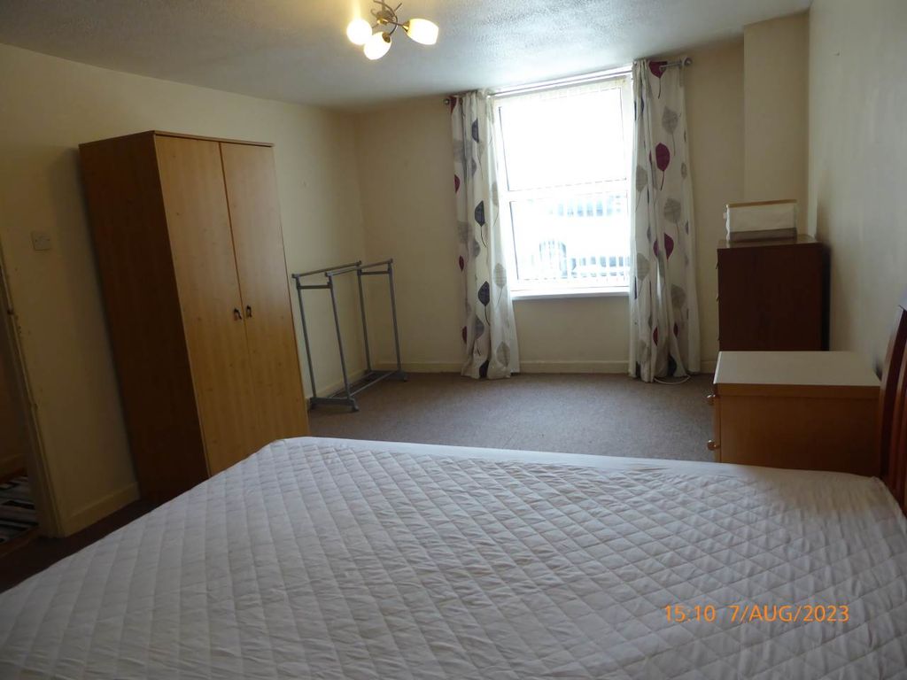 Property photo 3 of 7 P1140827
