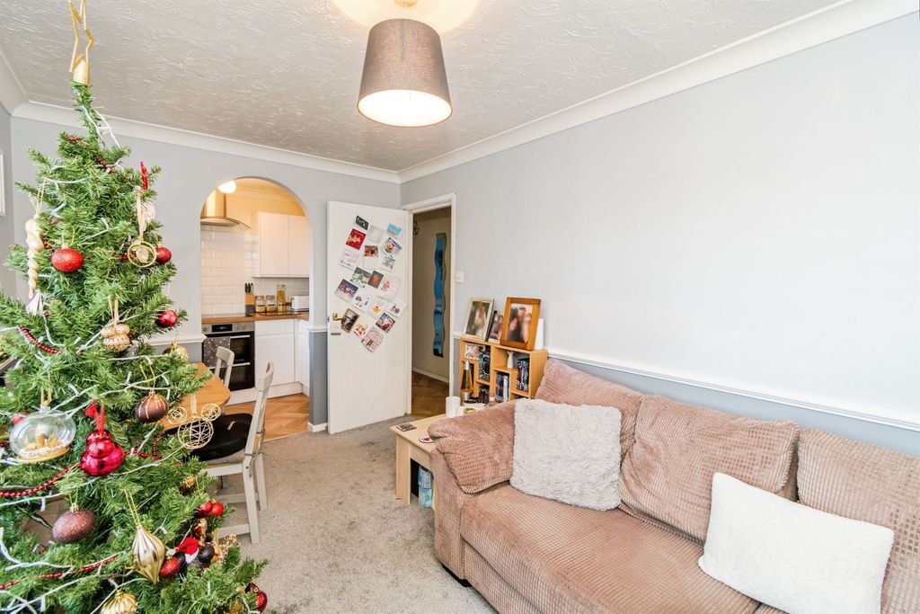 Property photo 3 of 13