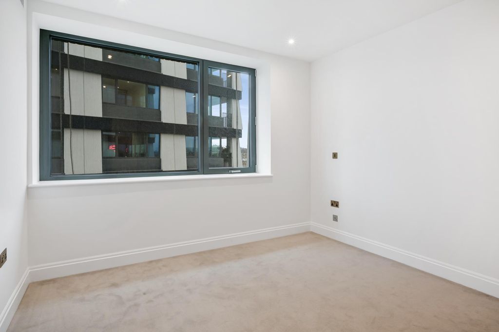 Property photo 3 of 5