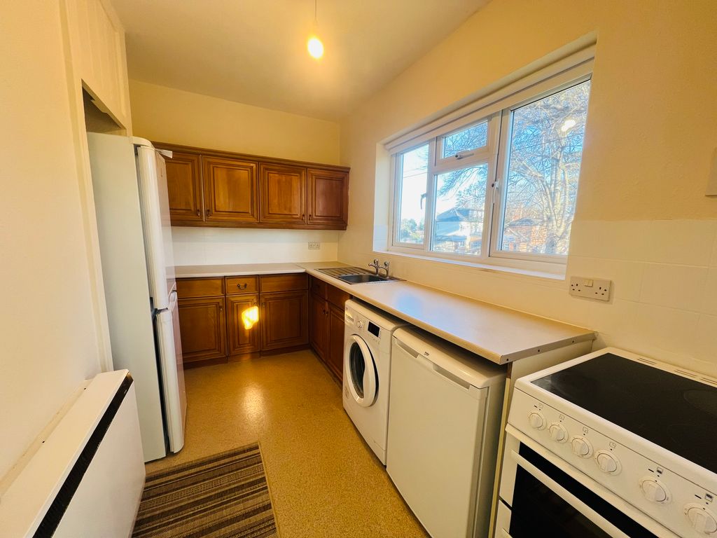 Property photo 2 of 10 Kitchen