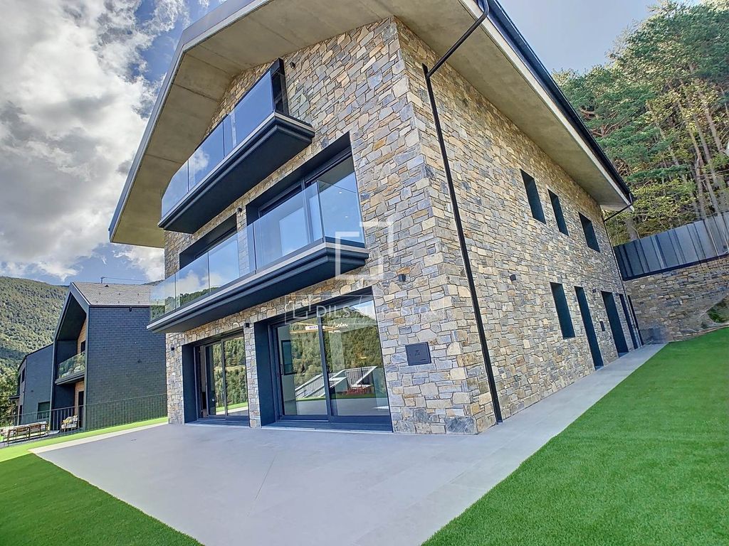 Property photo 2 of 35