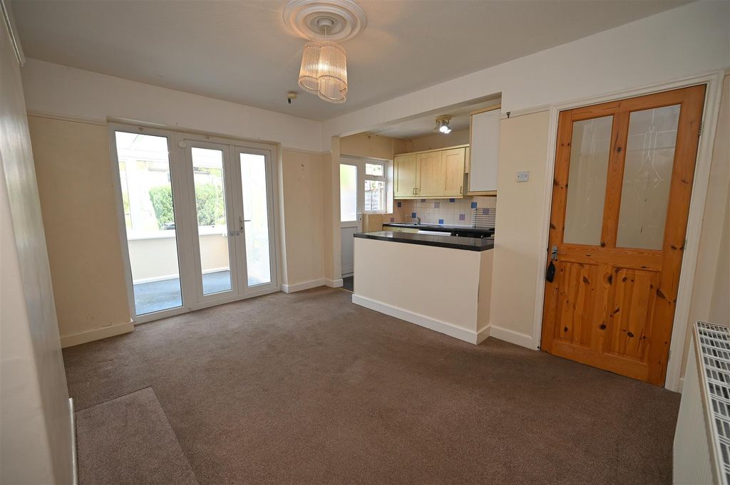 Property photo 3 of 21 Dining Room.Jpg