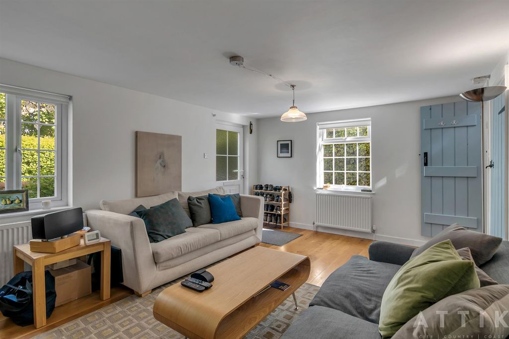 Property photo 2 of 26