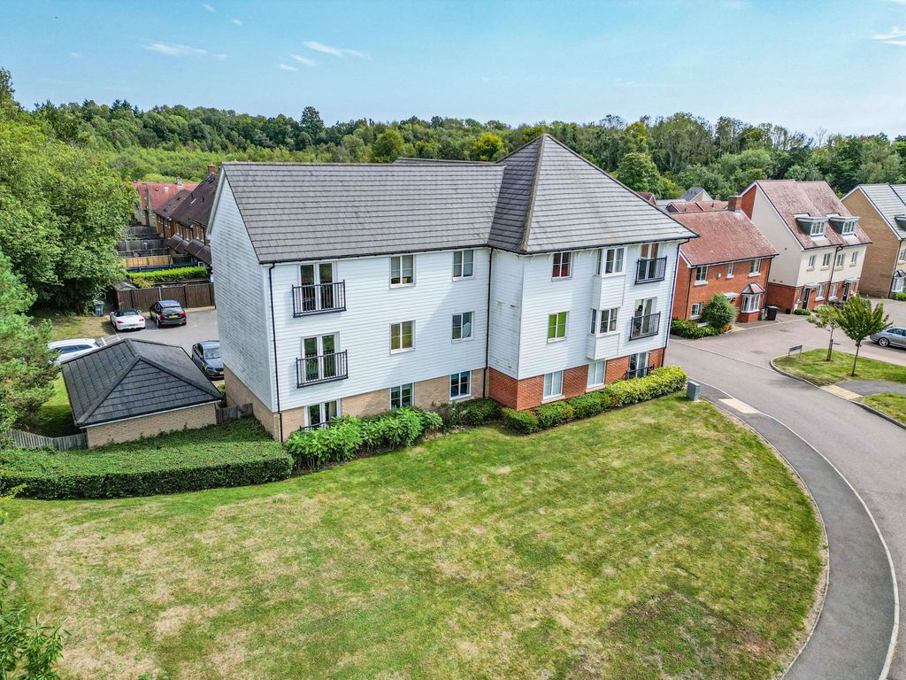 Property photo 2 of 40