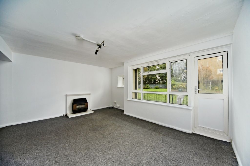 Property photo 2 of 17 Photo