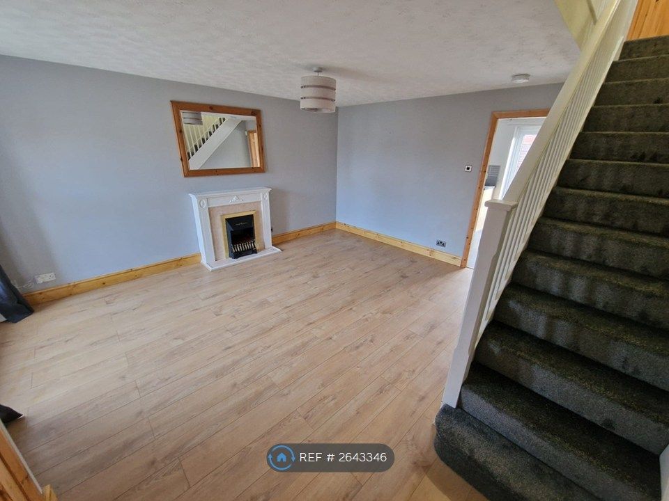 Property photo 3 of 20 Spacious Living Room With New Flooring - View 1