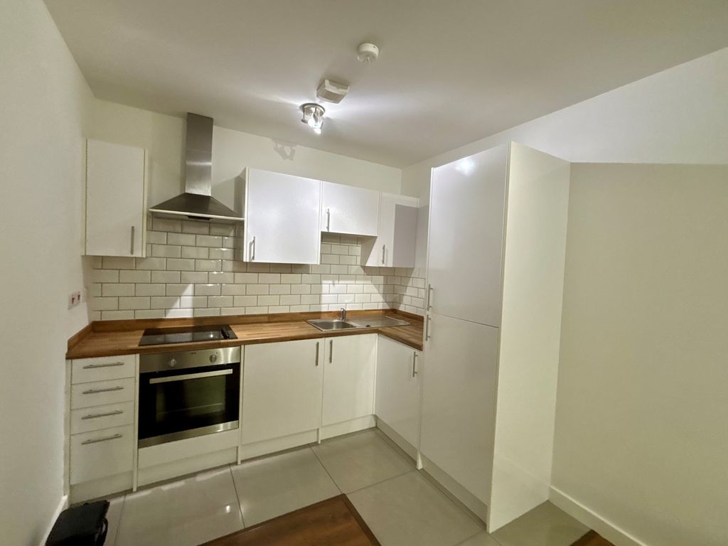 Property photo 2 of 10 Kitchen