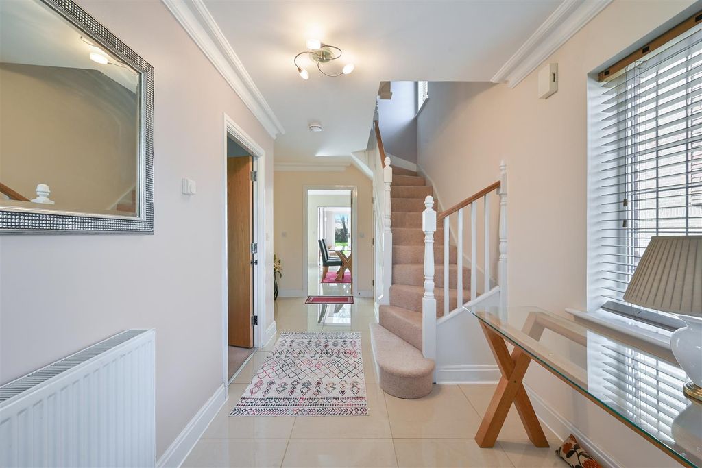 Property photo 2 of 19 Birch Close (3).Jpg