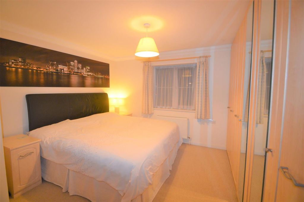 Property photo 1 of 4 Bedroom