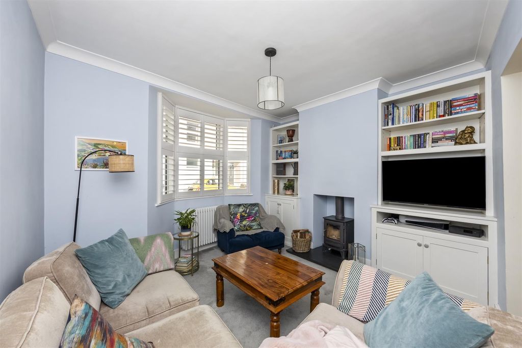 Property photo 3 of 12 Richmond Street 75-012.Jpg