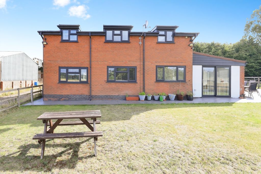 Property photo 2 of 17 Photo