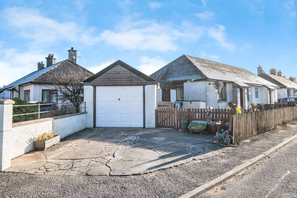 Property photo 2 of 15 Garage