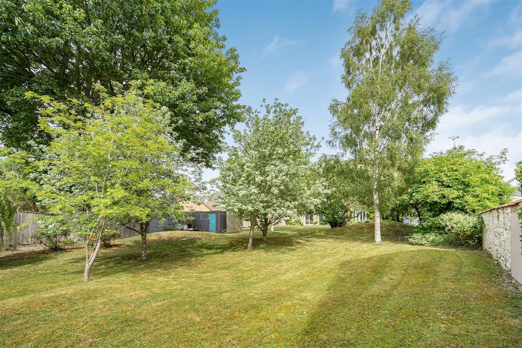 Property photo 3 of 27 40_86385.Jpg