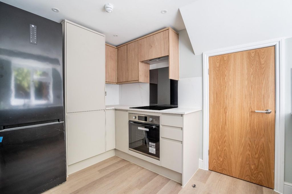 Property photo 3 of 12 Kitchen