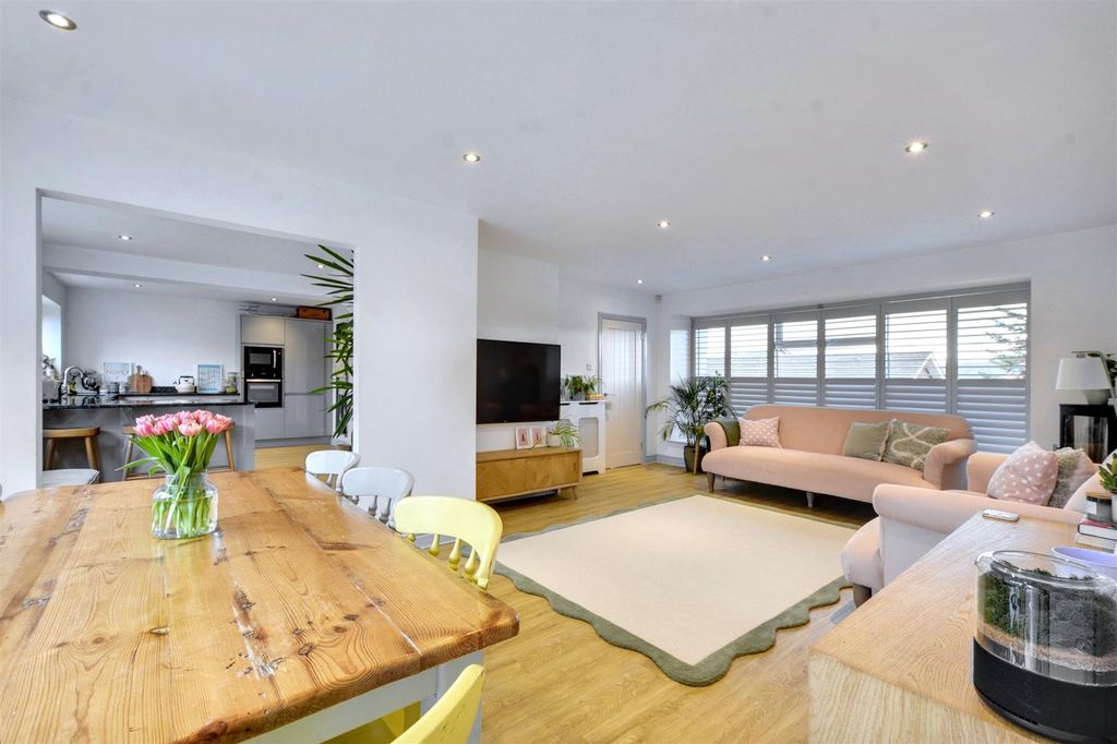 Property photo 2 of 25 Lounge Diner_3.Jpeg