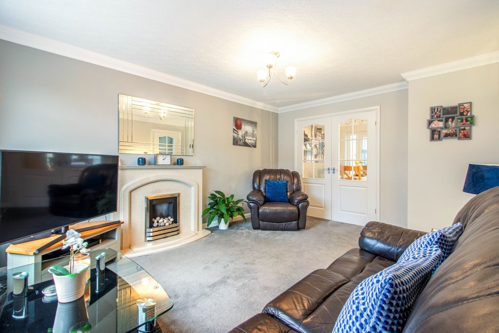 Property photo 3 of 18 Sandringham-02