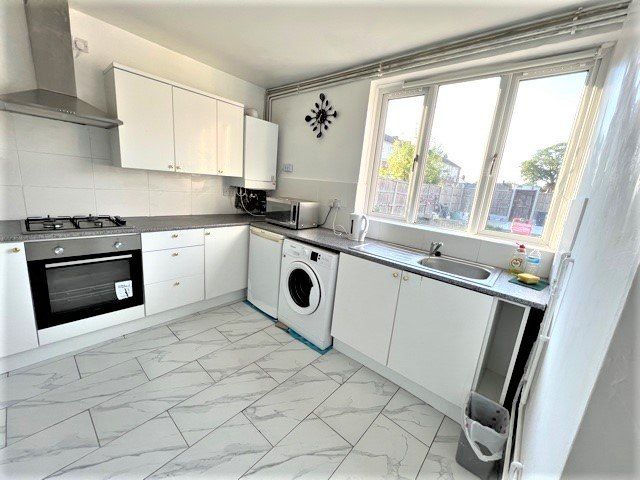 Property photo 1 of 8 Three Bedroom House