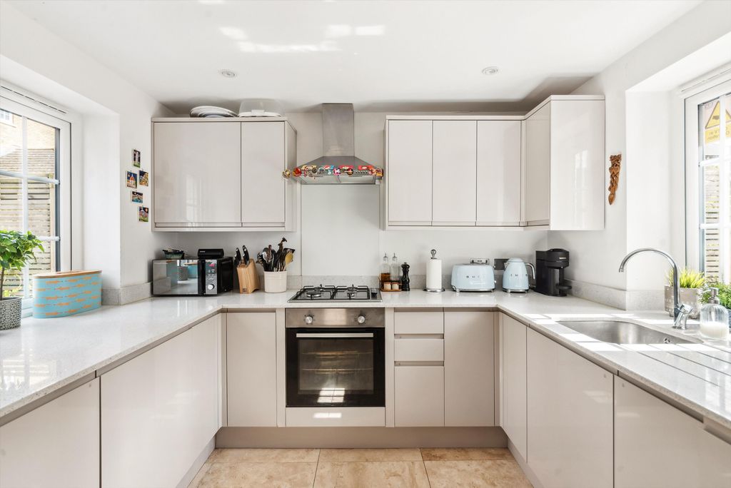 Property photo 2 of 17 Image