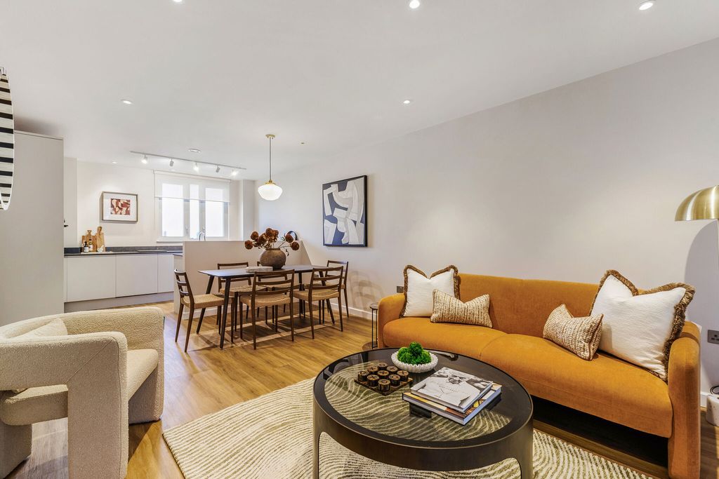 Property photo 2 of 12 99285_Lumen-52-Beachy-Road (5)Enh_Low.Jpg