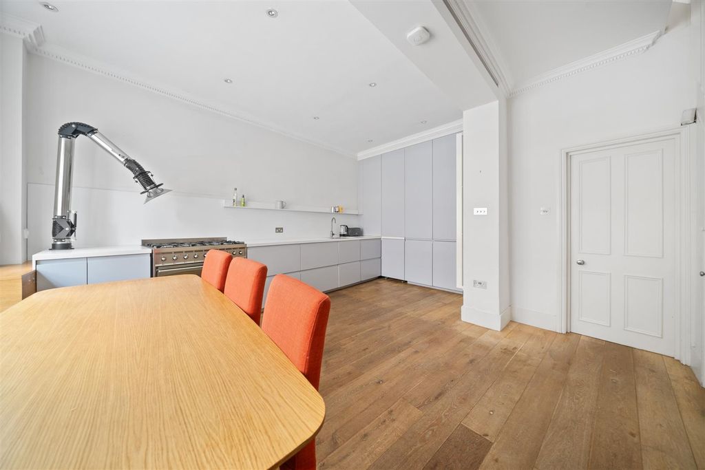 Property photo 2 of 11 Claireville Street  Ph15.Jpg