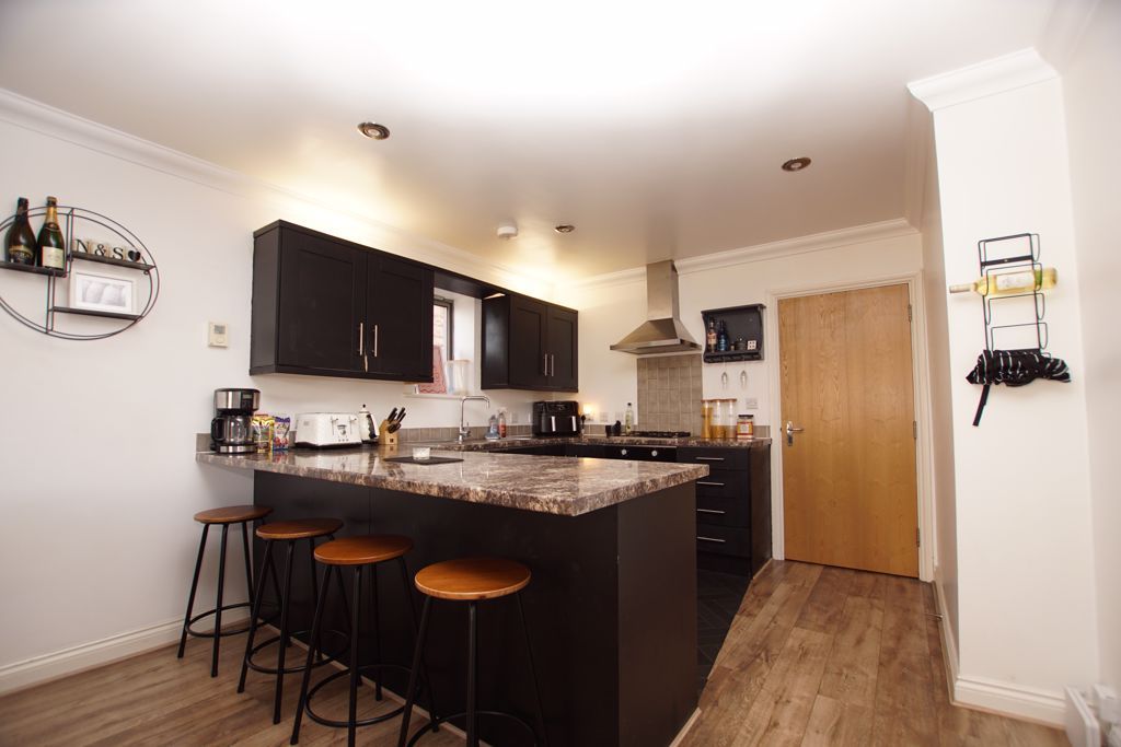 Property photo 2 of 12 Kitchen/ Breakfast Area