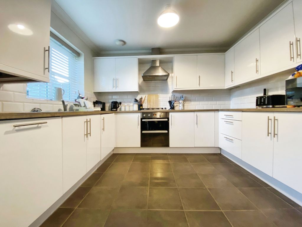 Property photo 2 of 8 Kitchen