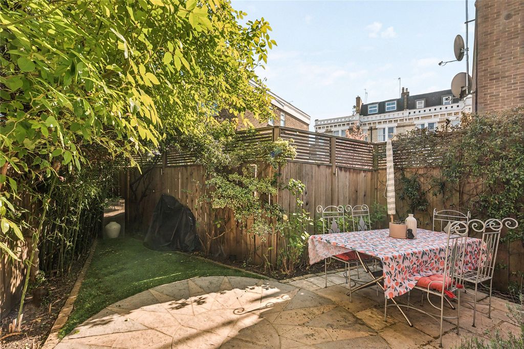 Property photo 3 of 15 Garden