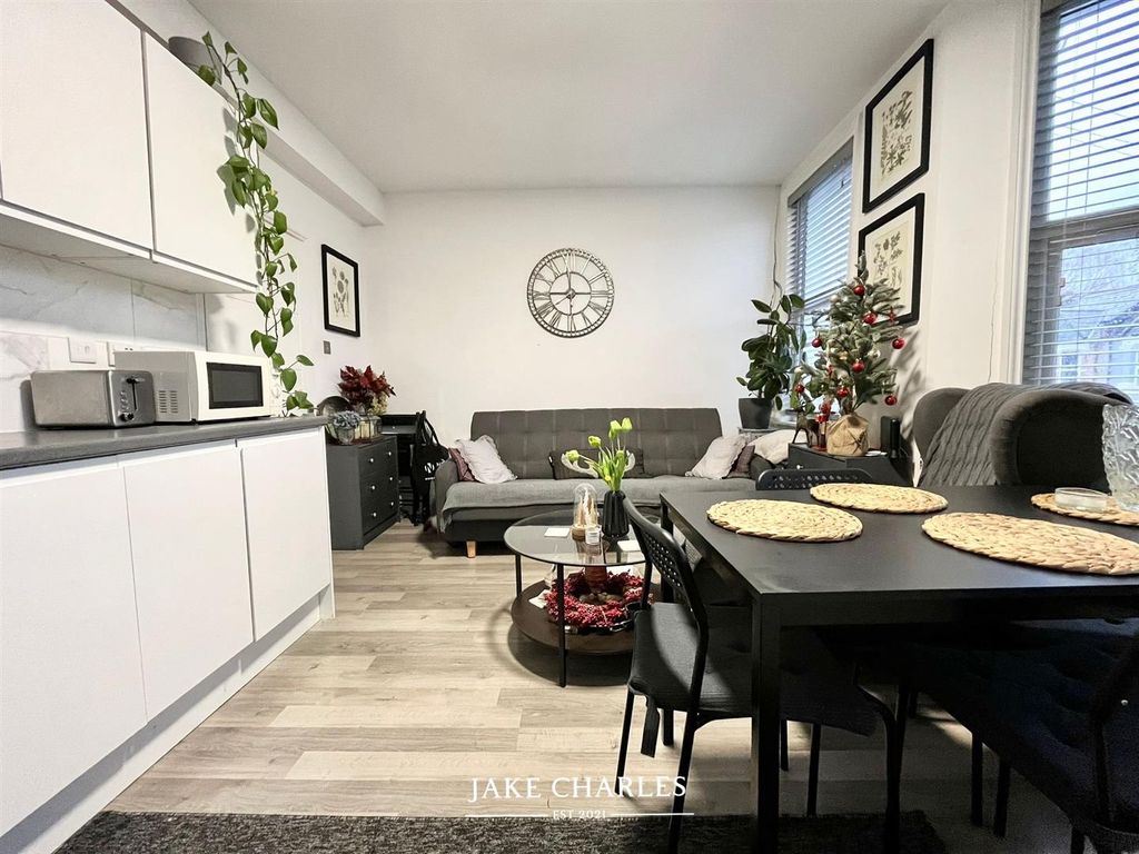 Property photo 2 of 19 E30004Bd-5c00-47F1-Abd7-2477E9B9132A.Jpg