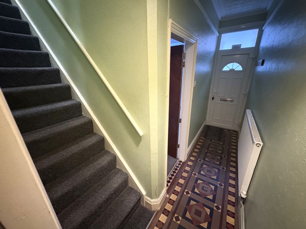 Property photo 1 of 11 Entrance Hall