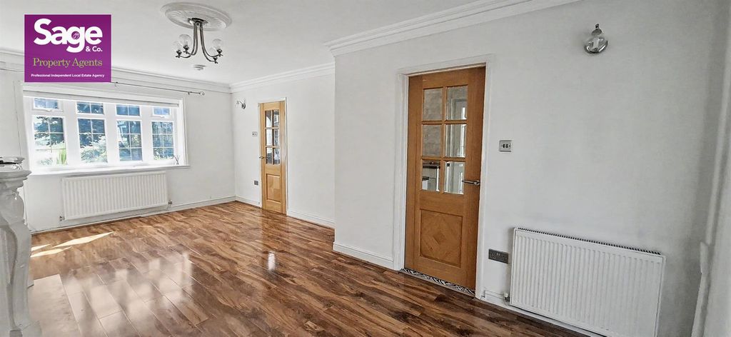 Property photo 2 of 33