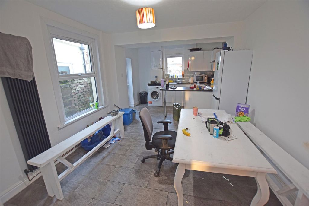 Property photo 3 of 12 Kitchen-Diner.Jpg