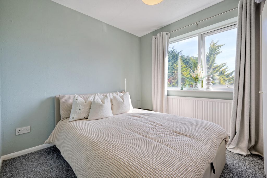 Property photo 3 of 20 Bedroom