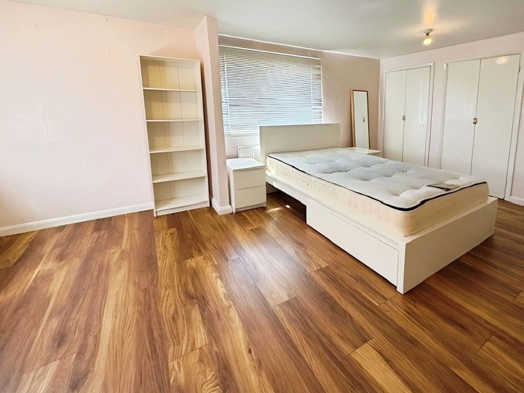 Property photo 2 of 11 Bedroom