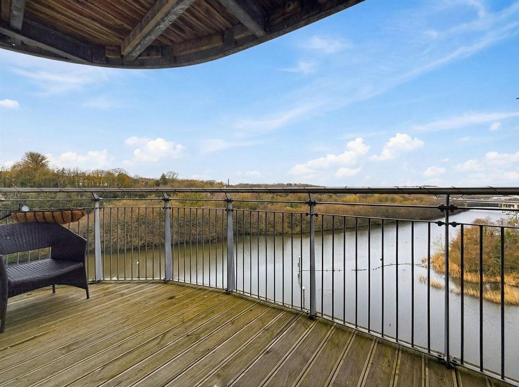 Property photo 1 of 22 Balcony