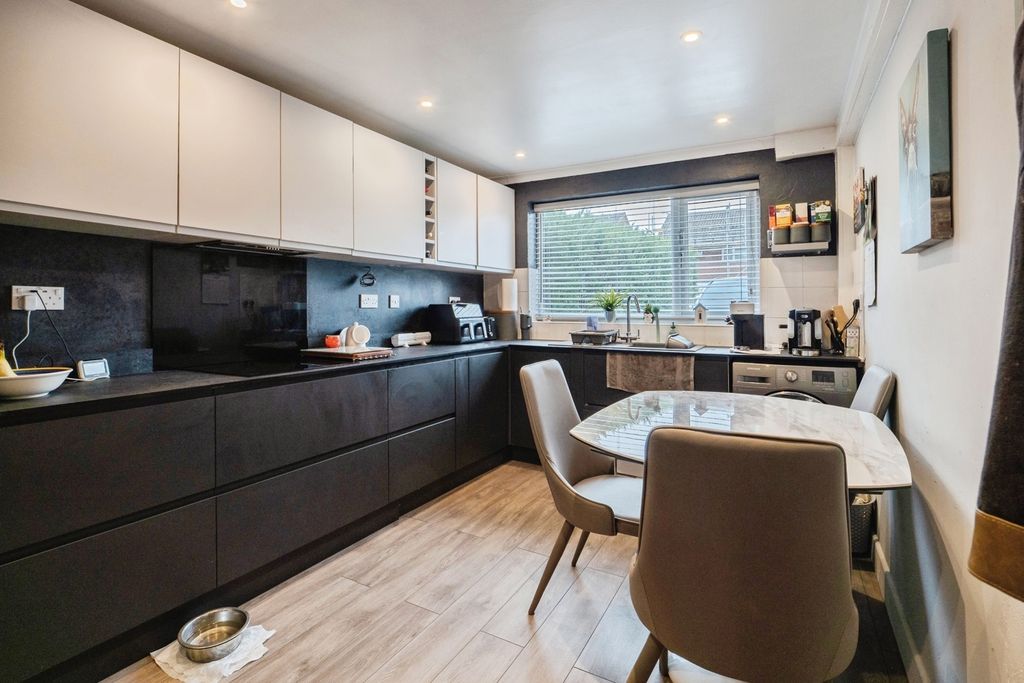 Property photo 2 of 12 Pbox-Img.Jpg