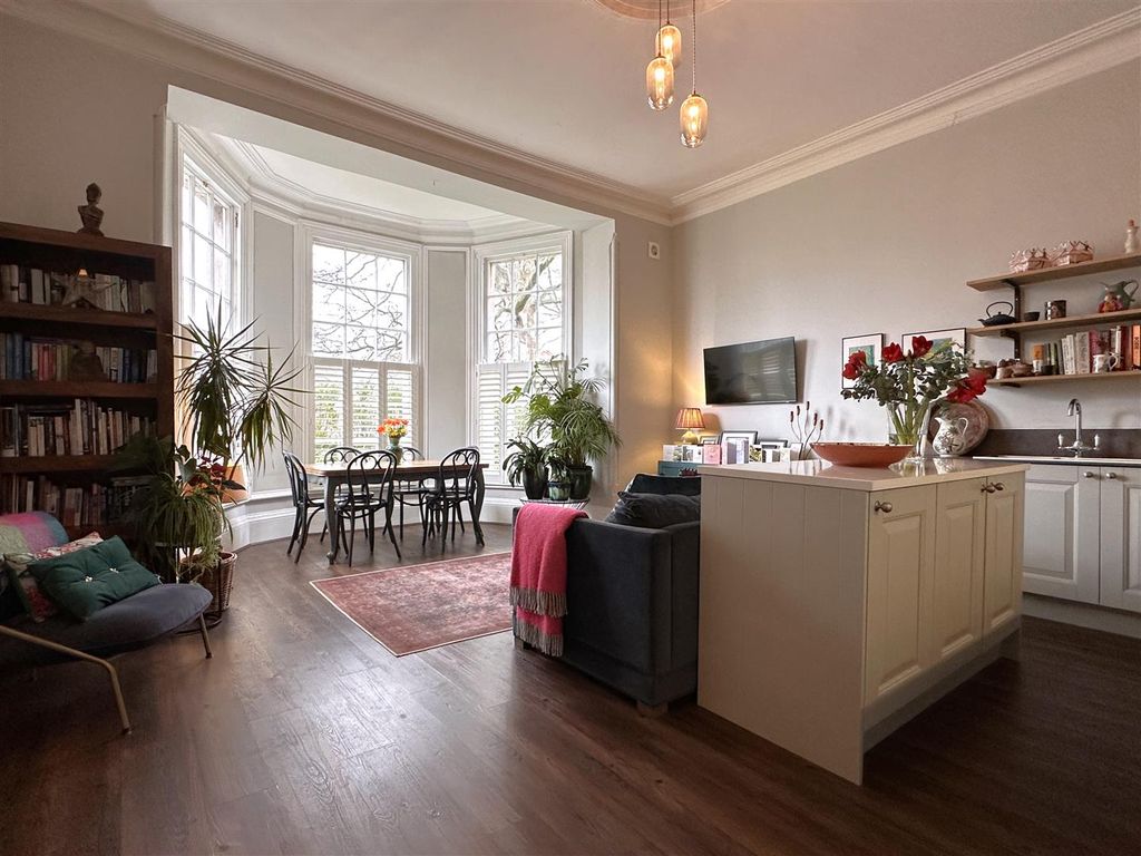 Property photo 2 of 20 Living/Dining Kitchen 316