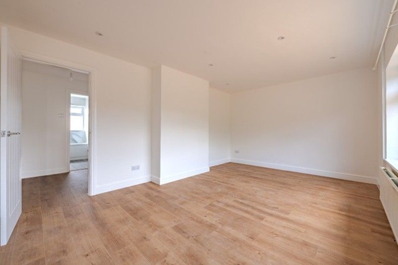 Property photo 3 of 13 Lounge