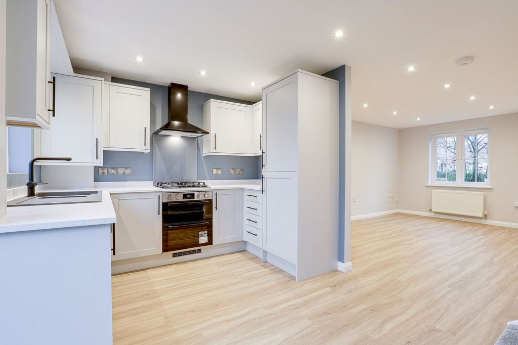 Property photo 3 of 16 Kitchen