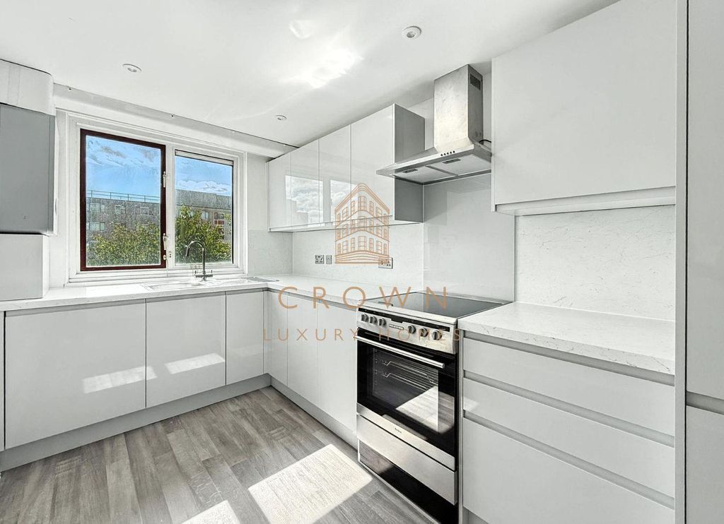 Property photo 2 of 15 Martlesham Road, 2057 (6).Jpg