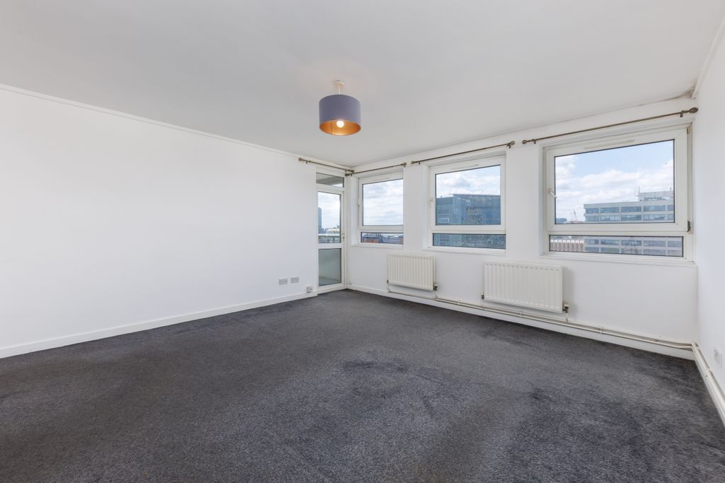 Property photo 1 of 10 Stangate F50 (08 ...
