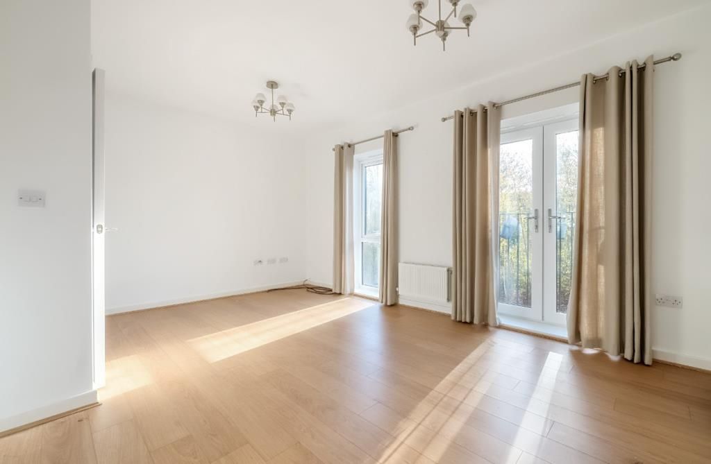 Property photo 3 of 10 Living Room