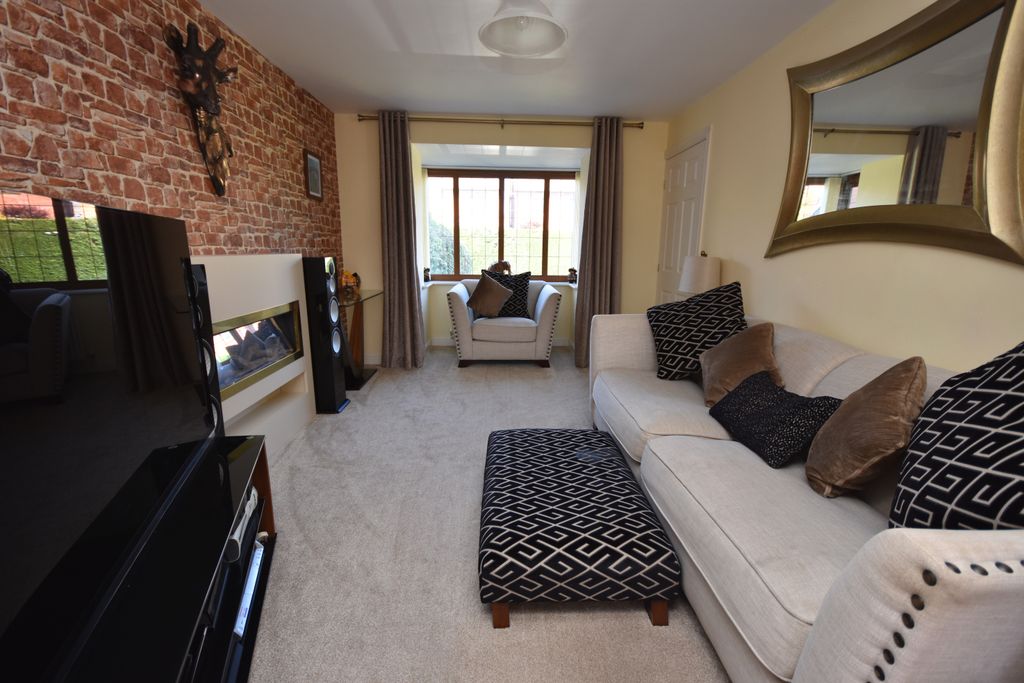 Property photo 2 of 18