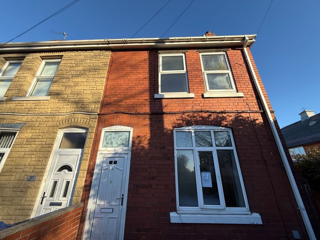 Property photo 1 of 2