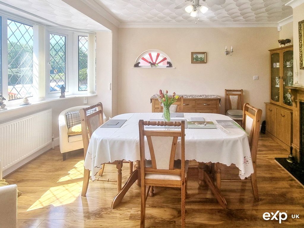 Property photo 2 of 27