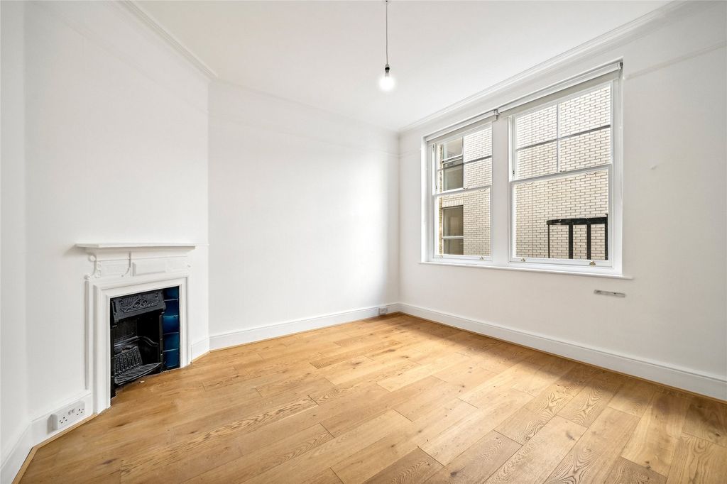 Property photo 3 of 11 Long Acre
