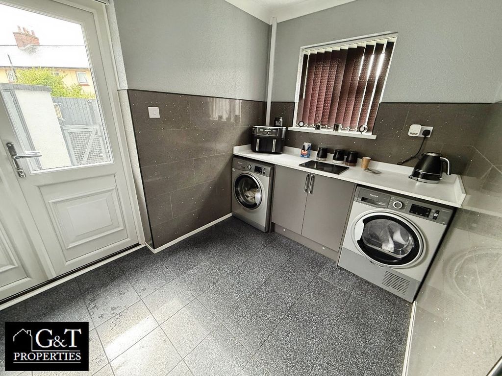 Property photo 2 of 25