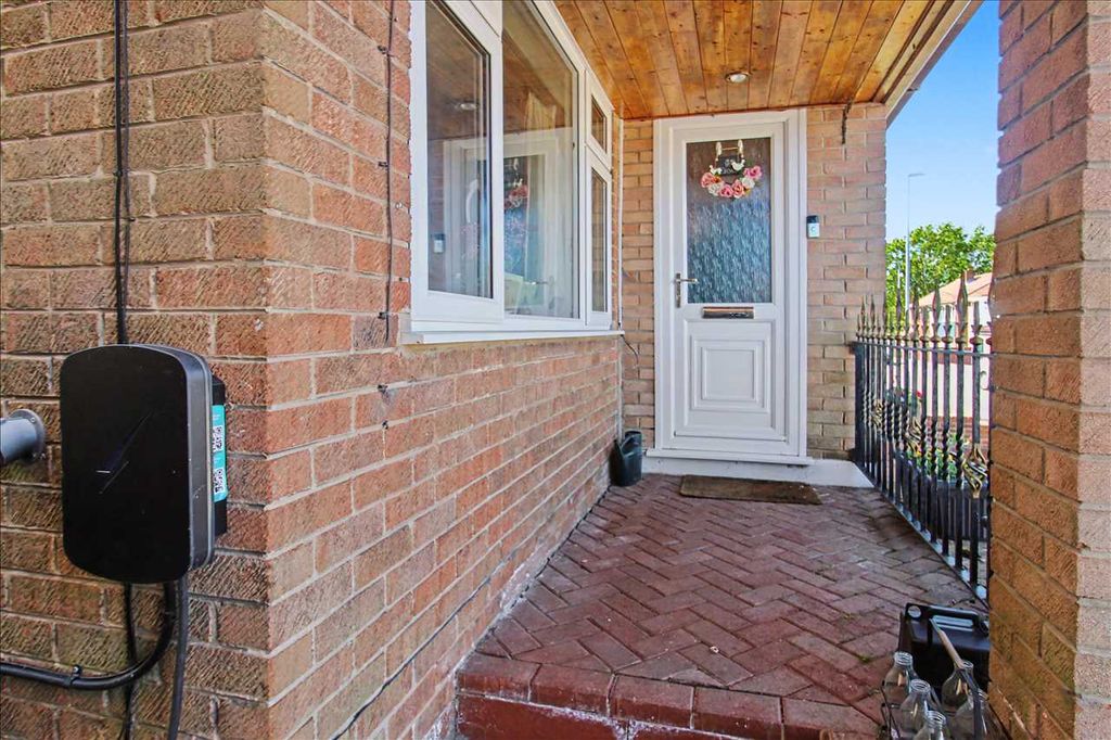 Property photo 2 of 13 Entrance Porch