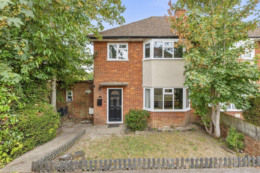 Property photo 1 of 16 Hillary Road-14.Jpg